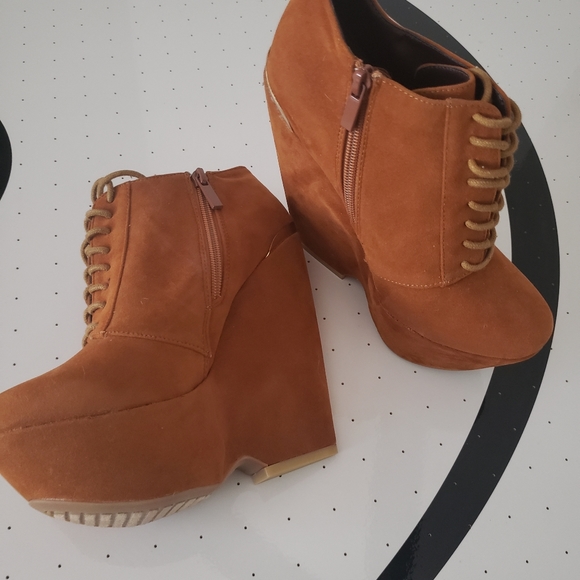 Shoes - Picture 4 of 10